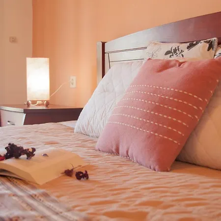 Papoulas Apartament *