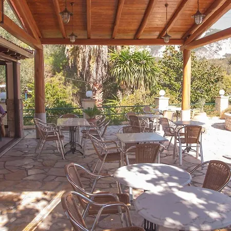 Papoulas Apartament *