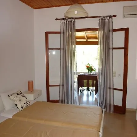 Papoulas Apartment *